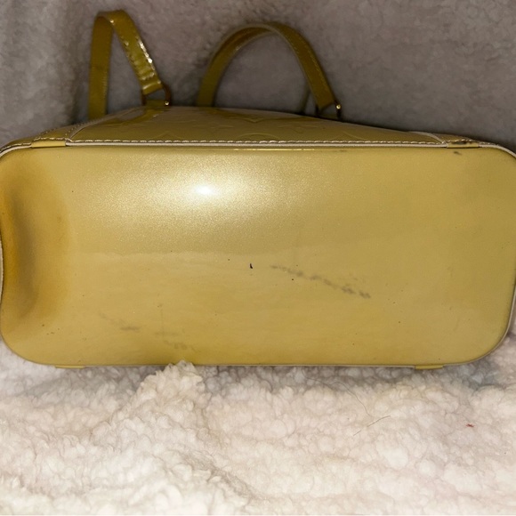 Louis Vuitton Monogram Yellow Vernis Avalon Shoulder Tote - Picture 8 of 15